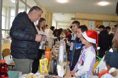 Коледен базар 23.12.2025 г. - ОУ Кочо Честеменски - Динката