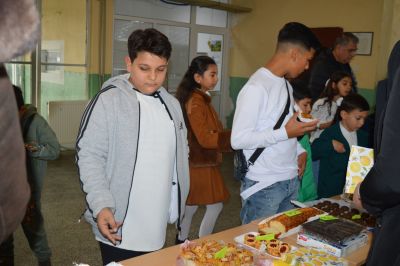 Коледен базар 23.12.2025 г. - ОУ Кочо Честеменски - Динката